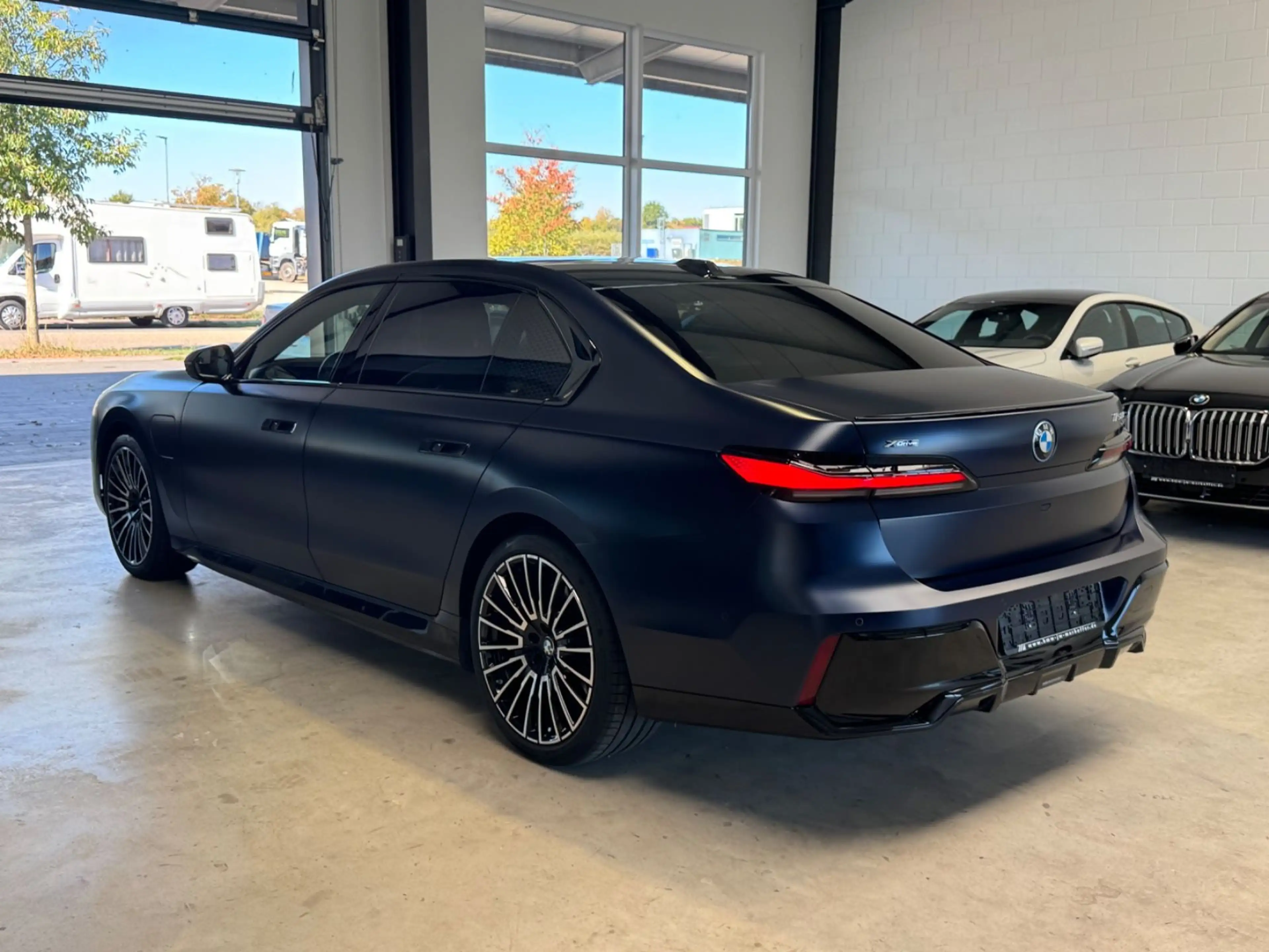 BMW 750 e xDrive MSportPro Individual TV+B&W +Lounge — photo 7