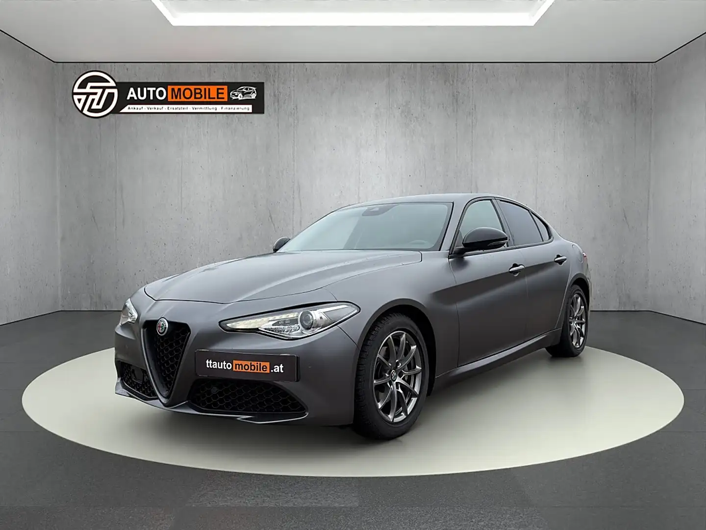 Alfa Romeo Giulia Super 2,2 150 AT RWD Schwarz - 1