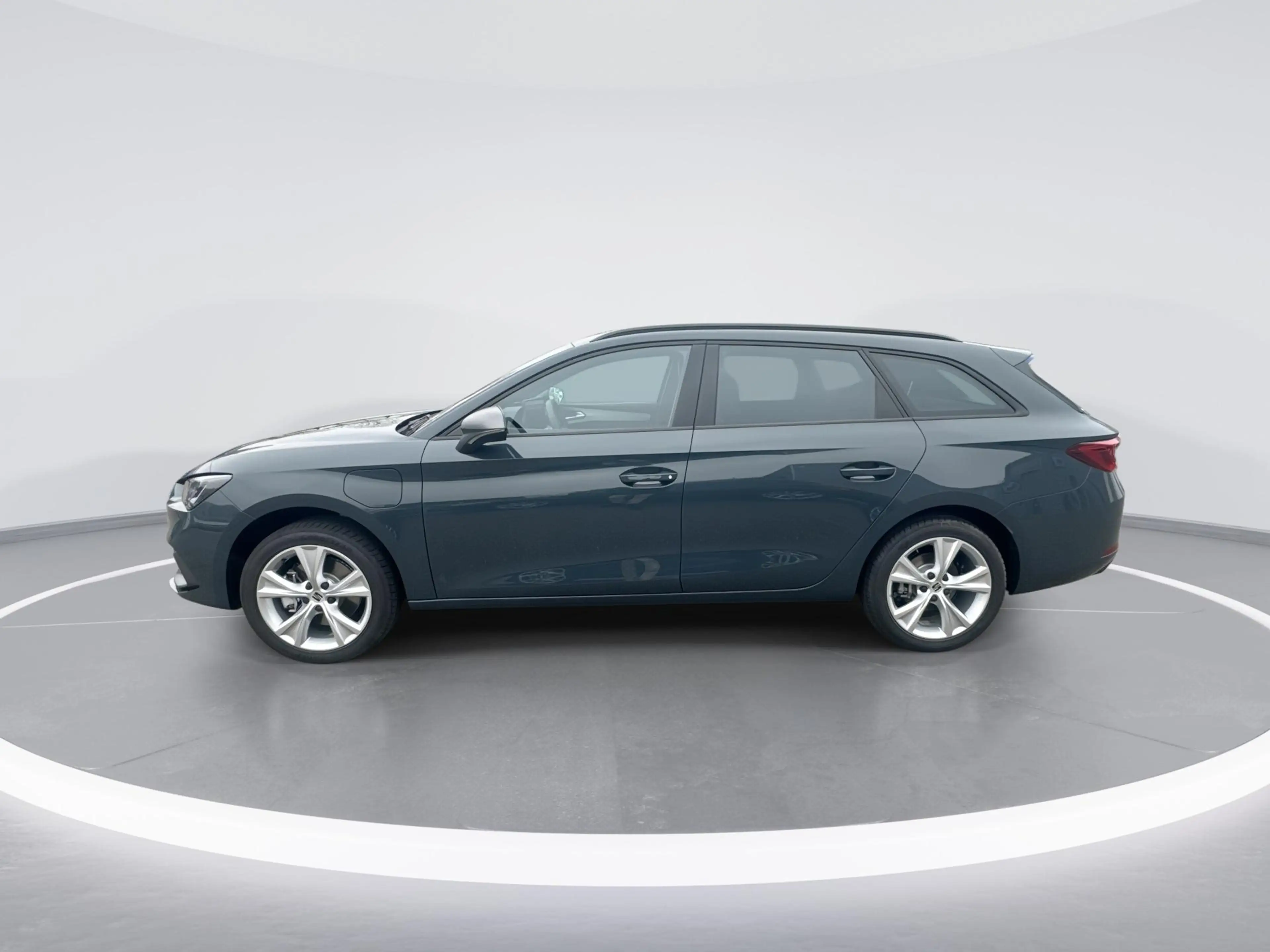 SEAT Leon e-Hybrid Sportstourer FR Business 1.5 TSI eHybrid 150 kW / — photo 2