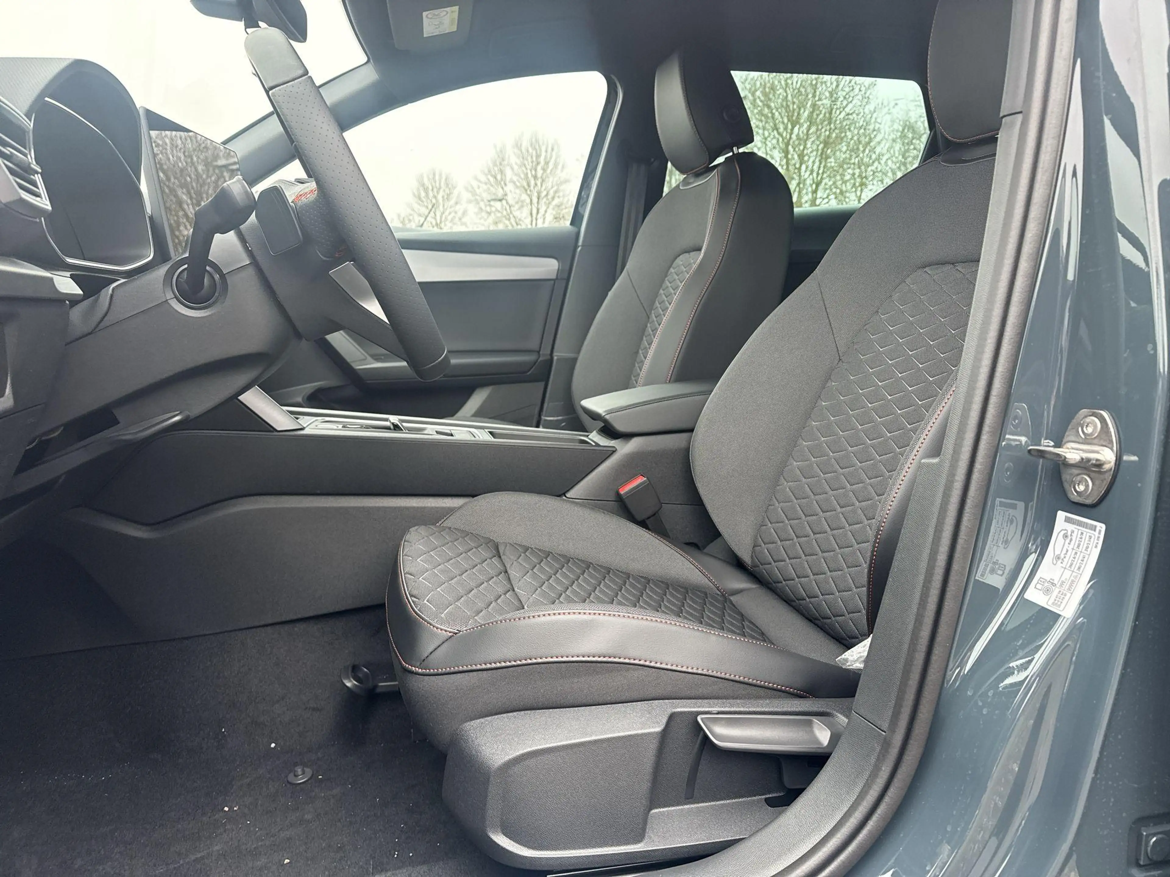 SEAT Leon e-Hybrid Sportstourer FR Business 1.5 TSI eHybrid 150 kW / — photo 11