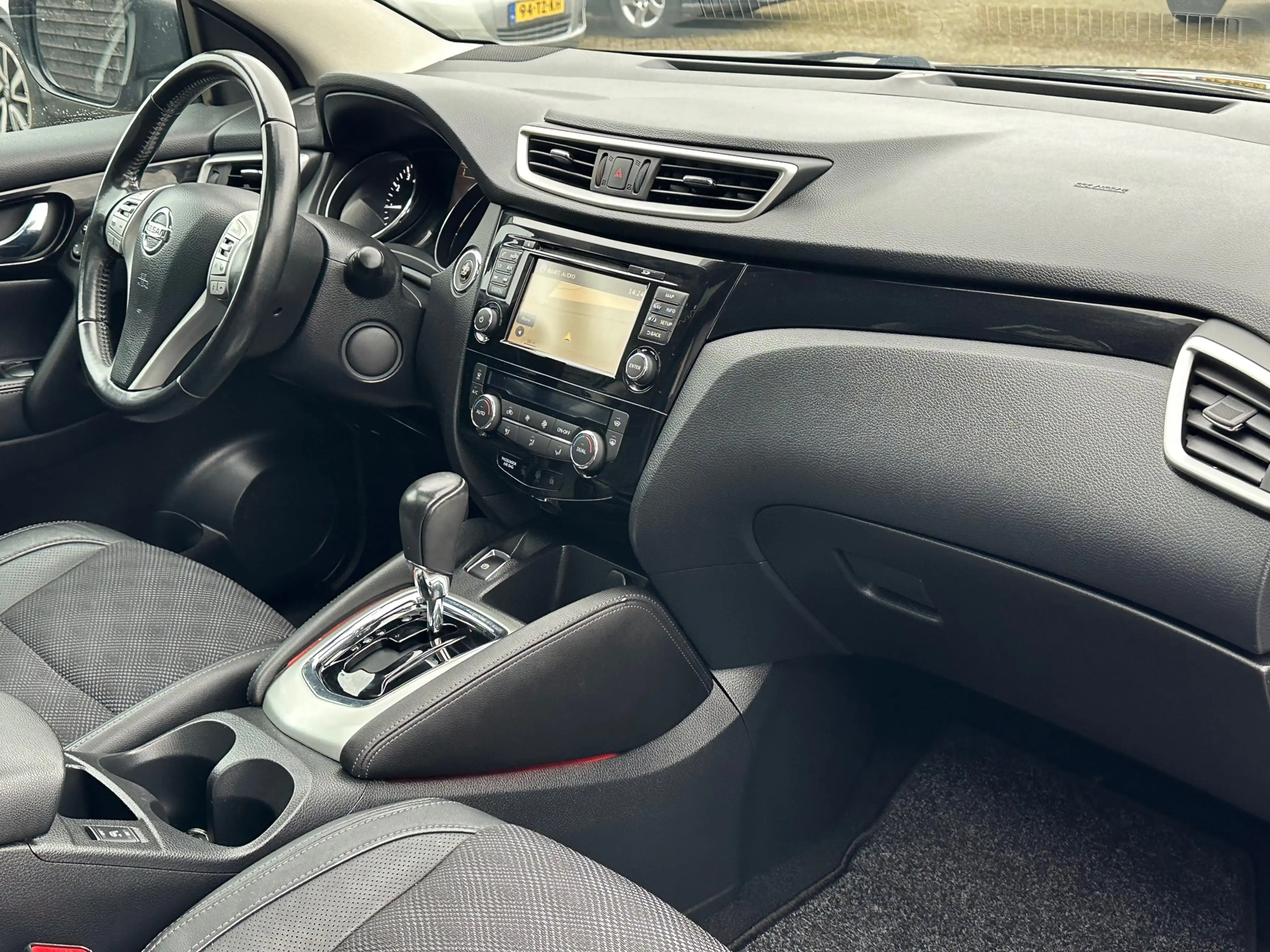 Nissan Qashqai 1.2 Tekna — photo 3