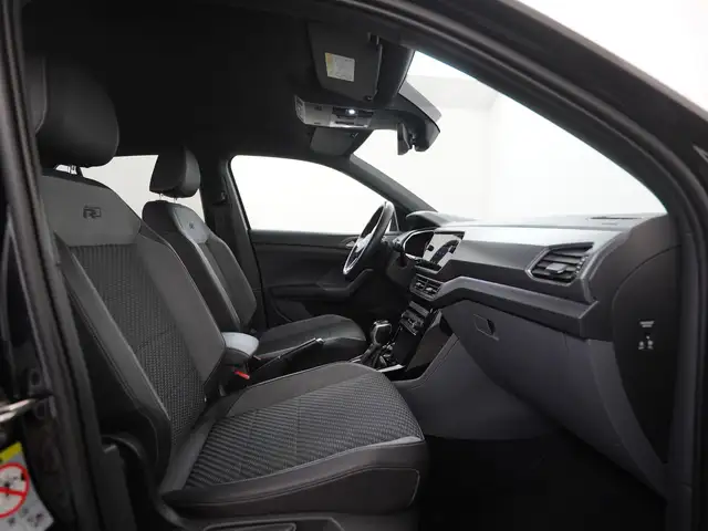 Volkswagen T-Cross view 3