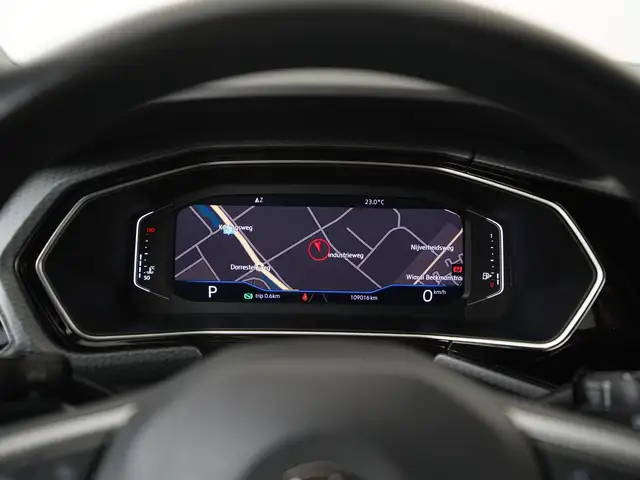 Volkswagen T-Cross view 9