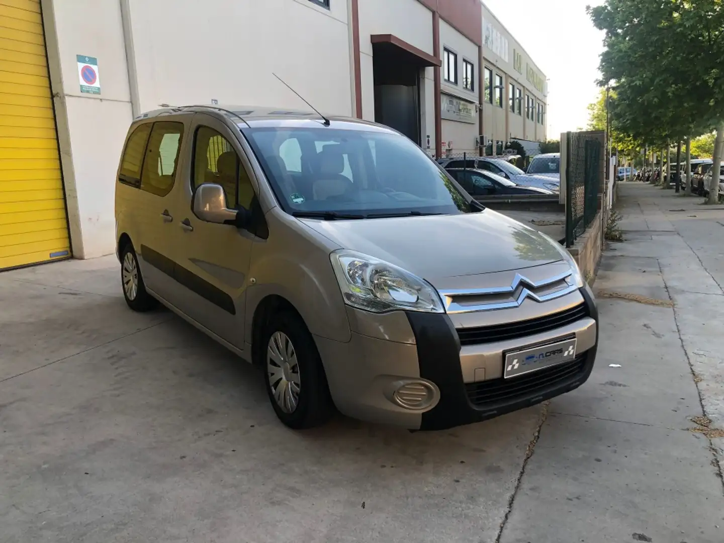 Citroen Berlingo Combi 1.6HDI XTR Plus 110 Beige - 1