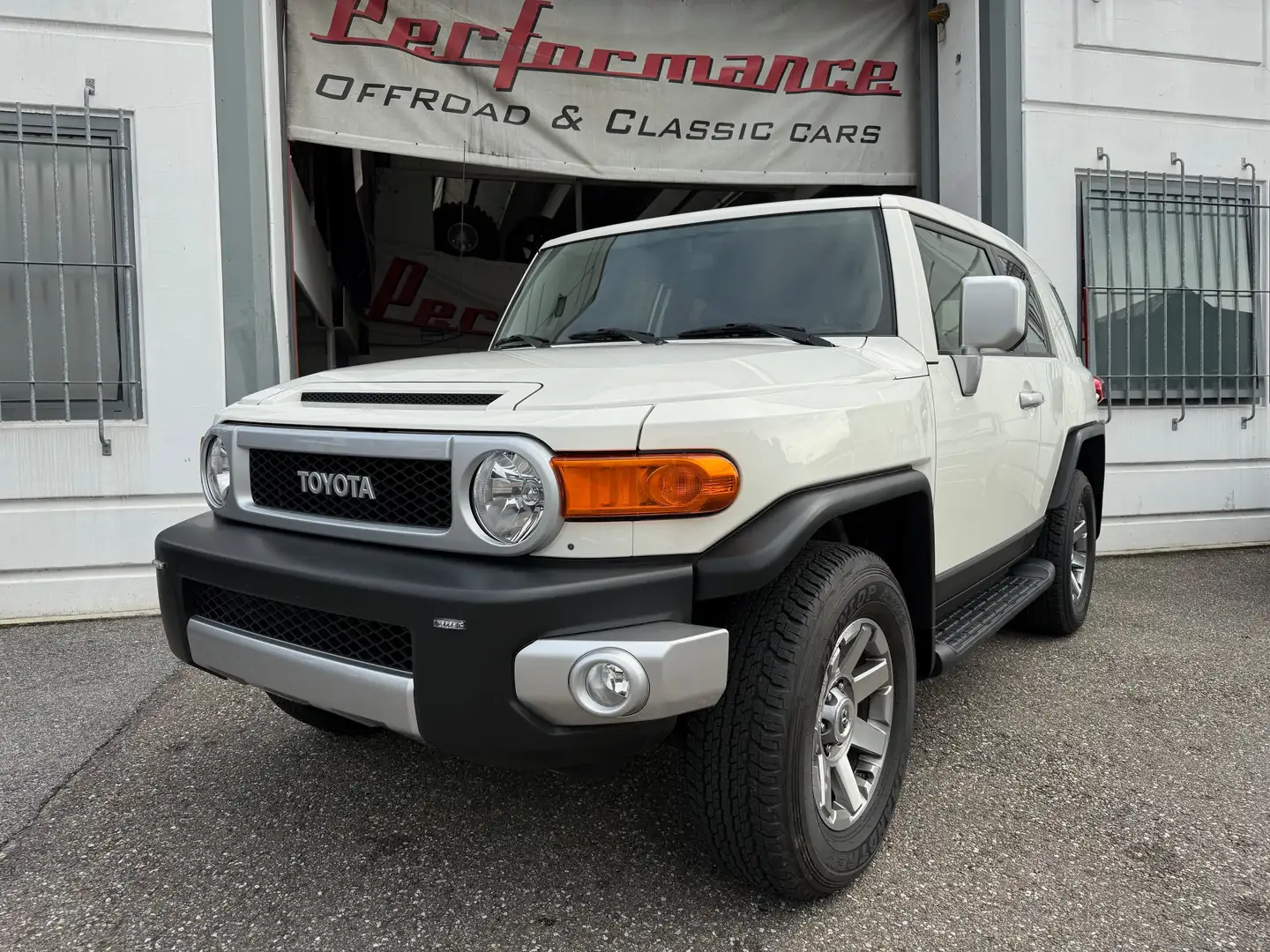 Toyota FJ Cruiser LAST EDITION Alb - 1