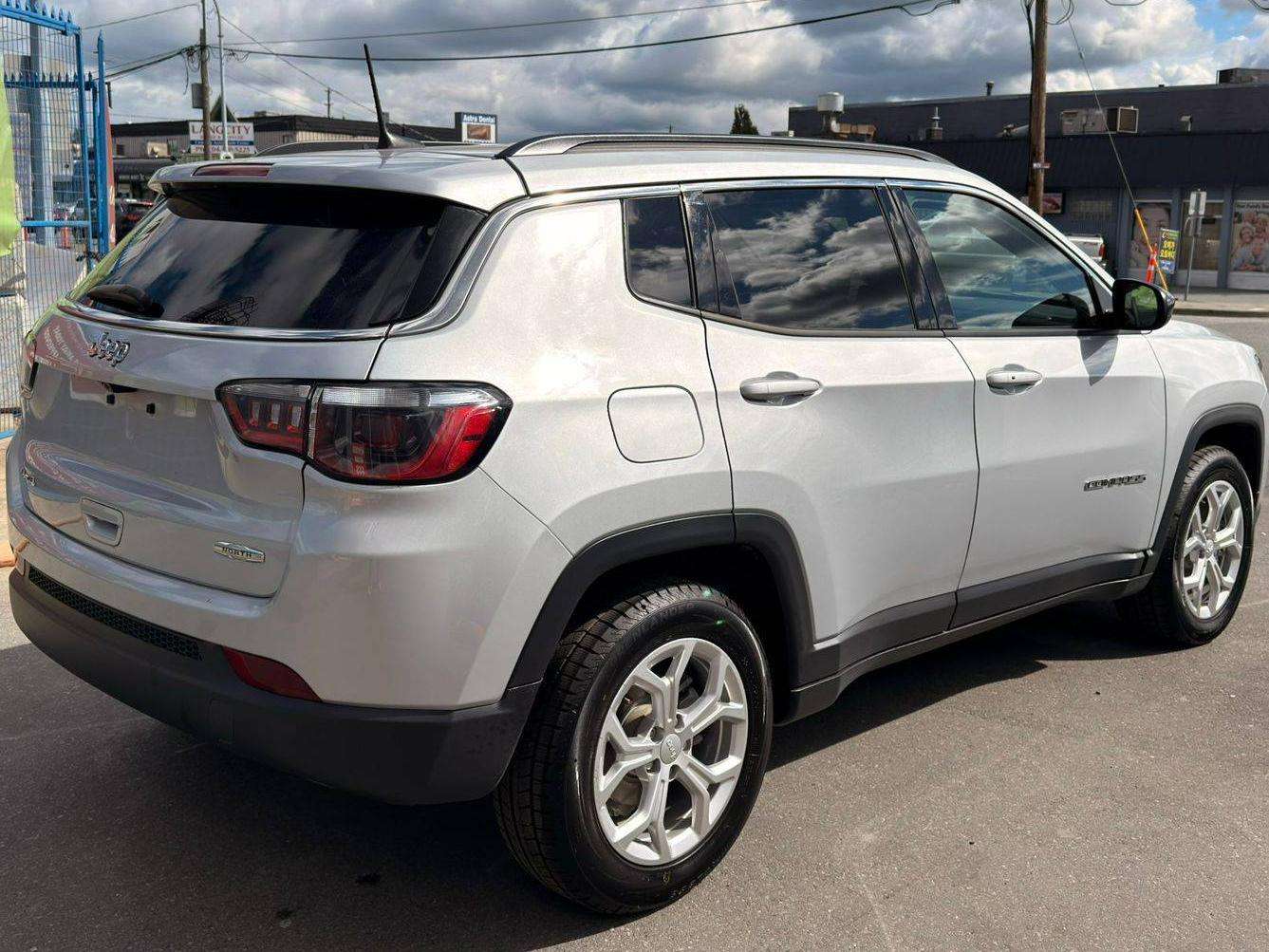 2024 Jeep Compass — view 5