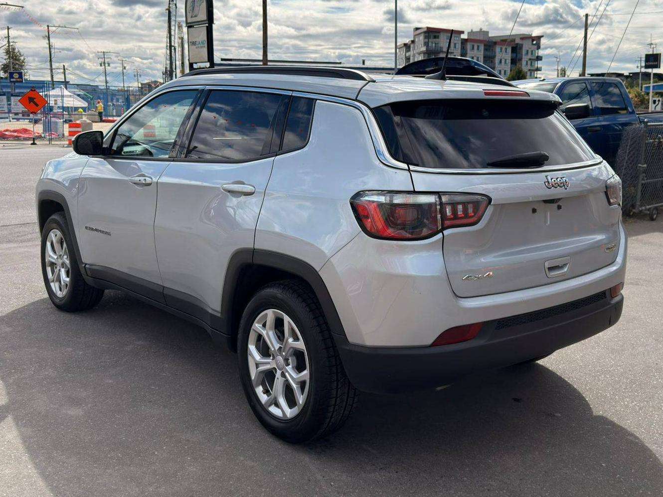 2024 Jeep Compass — view 7