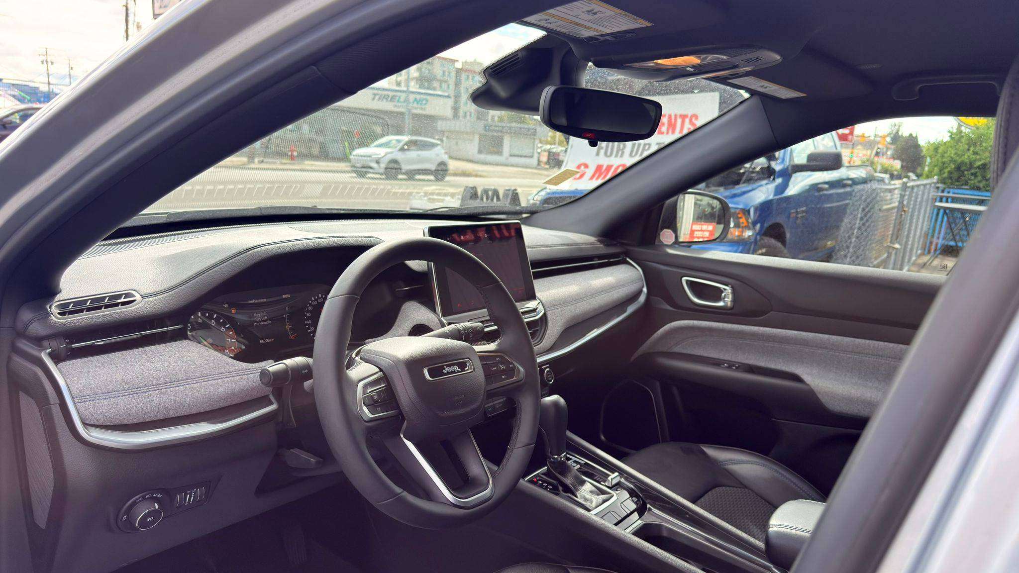 2024 Jeep Compass — view 9