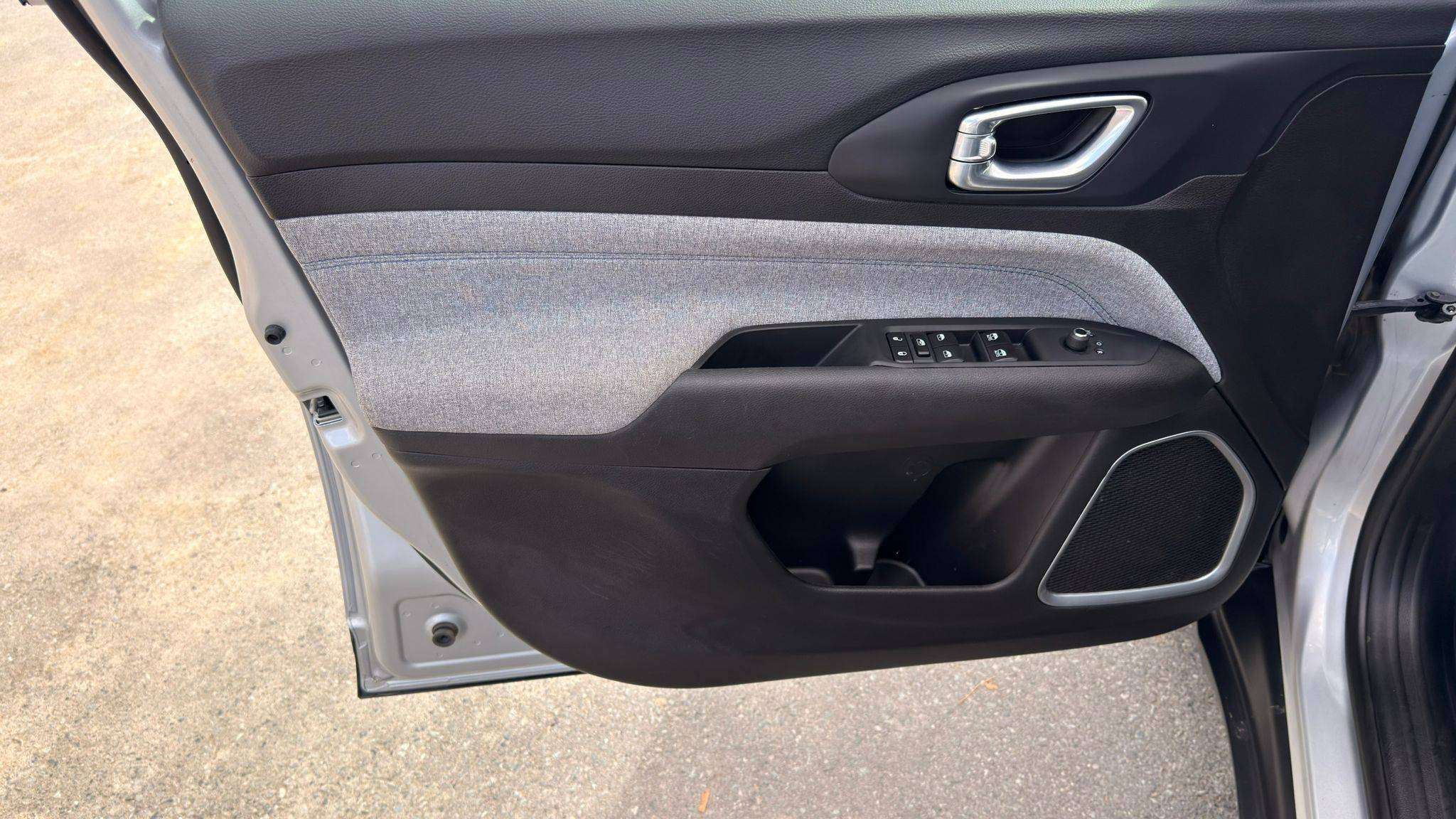 2024 Jeep Compass — view 10