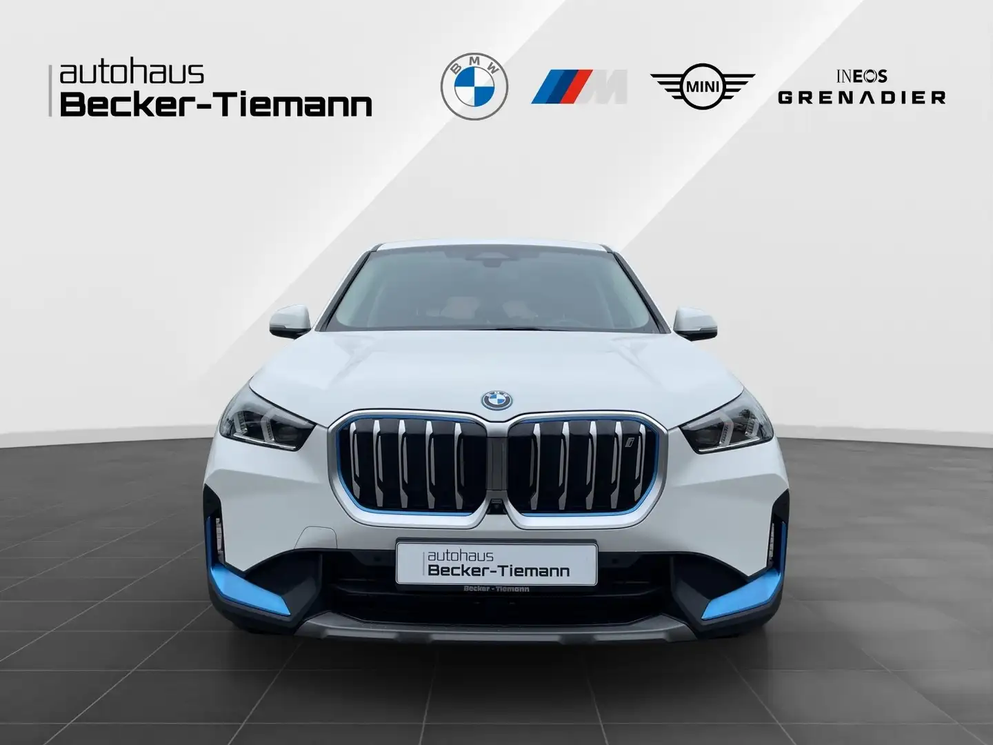 BMW iX 1 xDrive30 LivePro/Head-Up/CarPlay/Driving+/Parkin Weiß - 2
