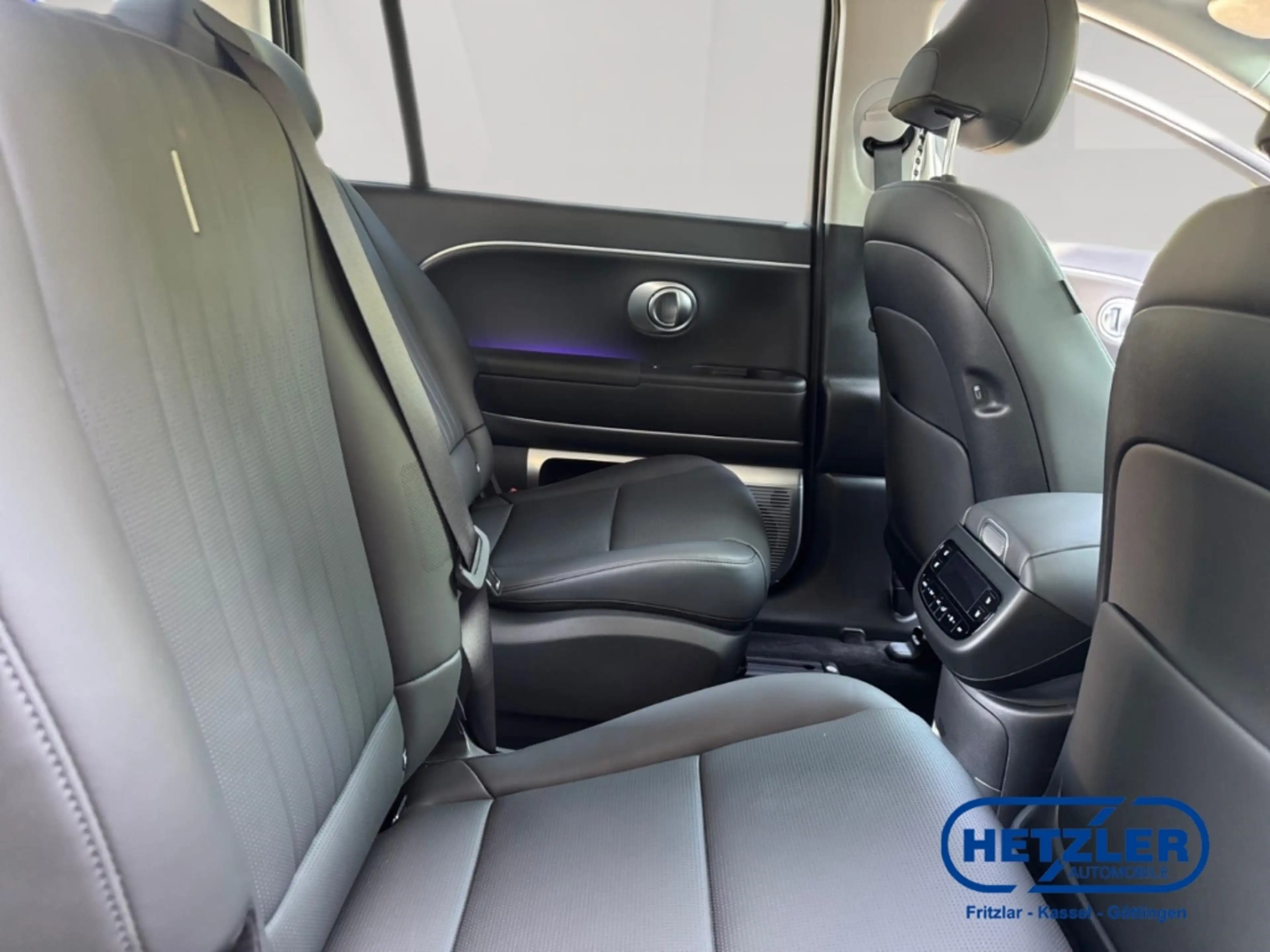 Hyundai IONIQ 9 226 kW 4WD Uniq Elektro 110 kWh HUD Niveau El. Pan — photo 14