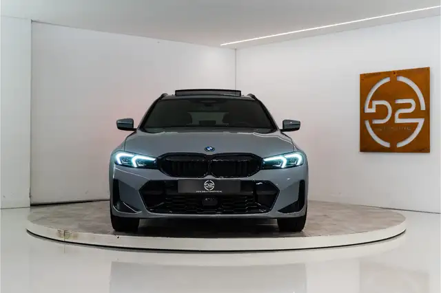 BMW 3 Series view 8