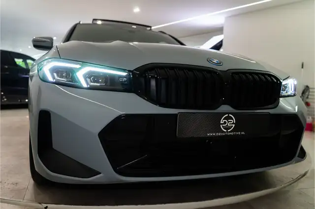 BMW 3 Series view 10