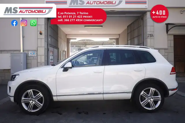 Volkswagen Touareg view 4