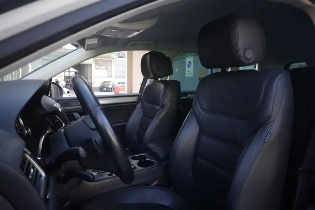 Volkswagen Touareg view 16