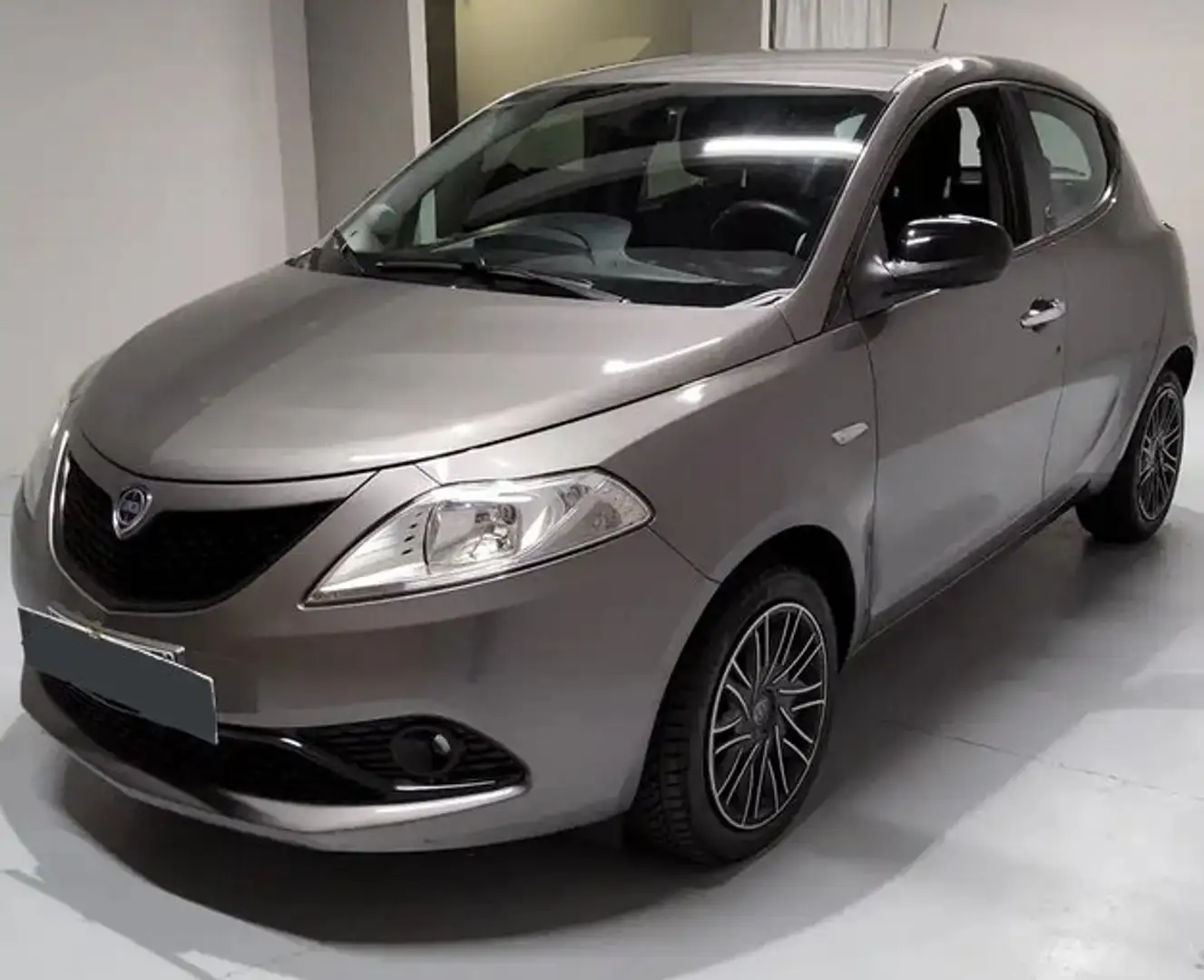 Lancia Ypsilon Ypsilon 1.0 firefly hybrid Gold Grijs - 1