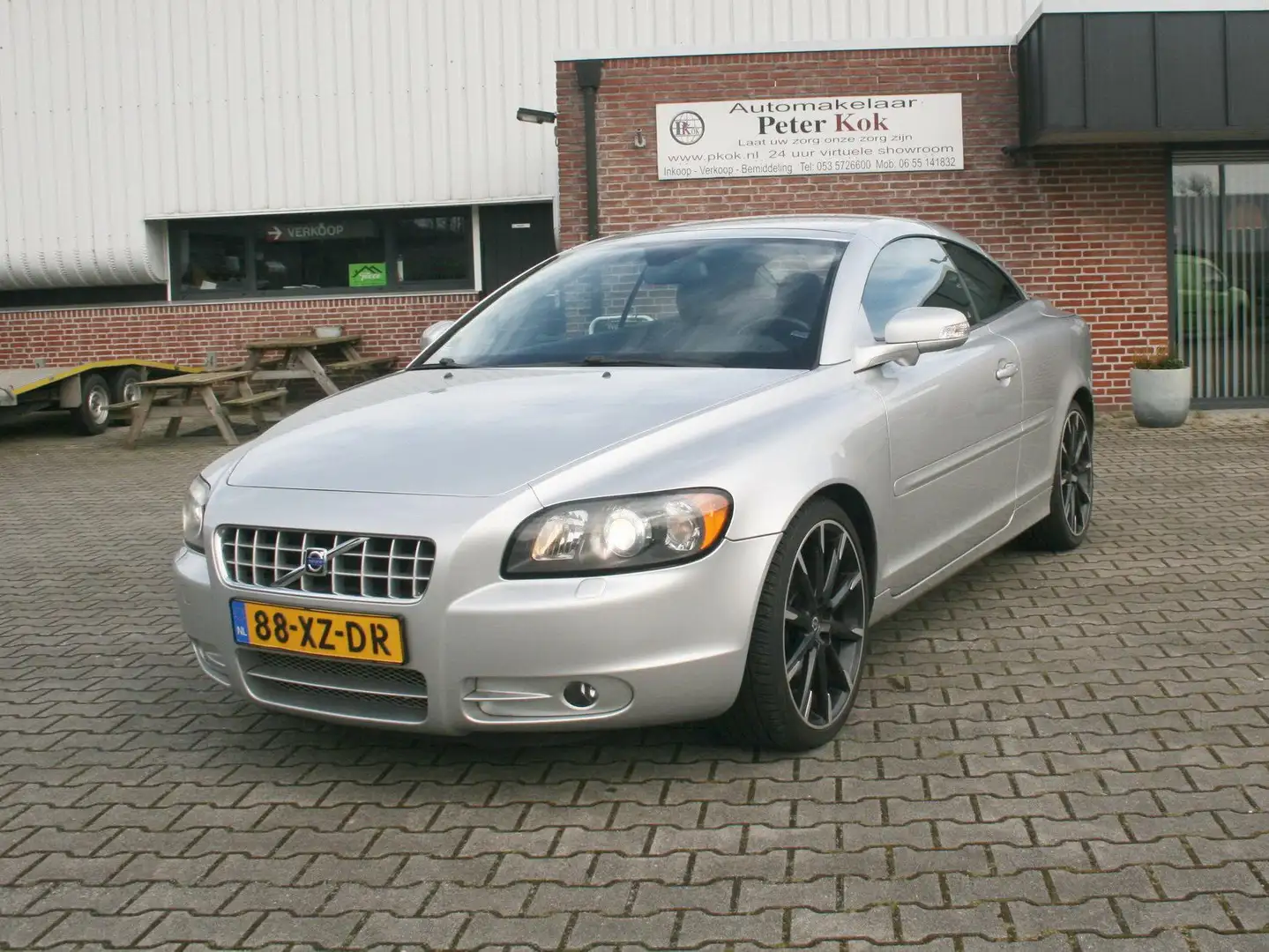 Volvo C70 2.4i Summum met tr.Haak  Youngtimer Grijs - 1