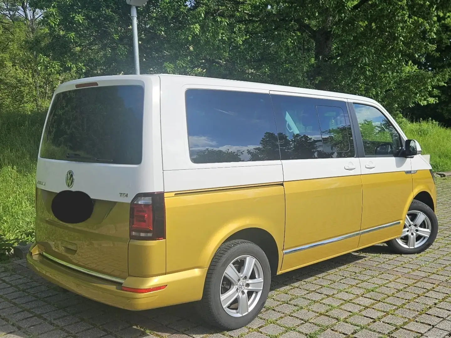 Volkswagen T6 Multivan T6/MULTIVAN/Comfortline/DSG Kurz 70 Jahre Bulli Gold - 2
