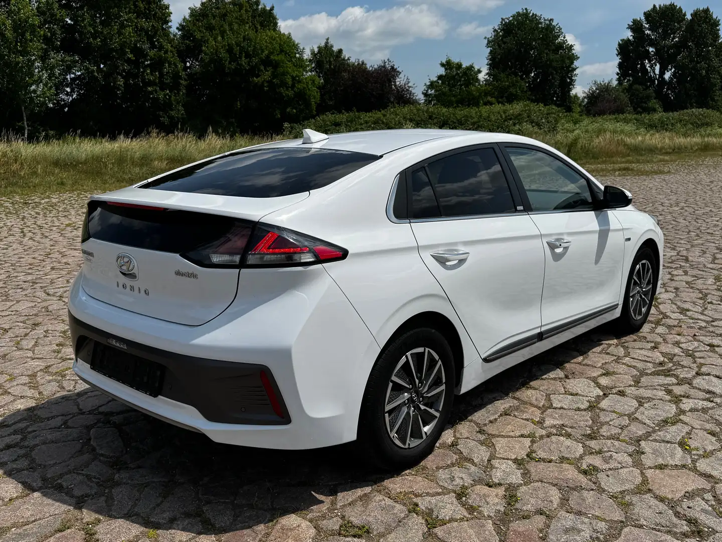 Hyundai IONIQ Premium Elektro LED KAM Weiß - 2
