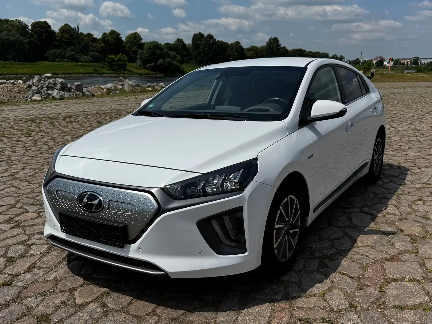 Hyundai IONIQ Premium Elektro LED KAM Weiß - 1