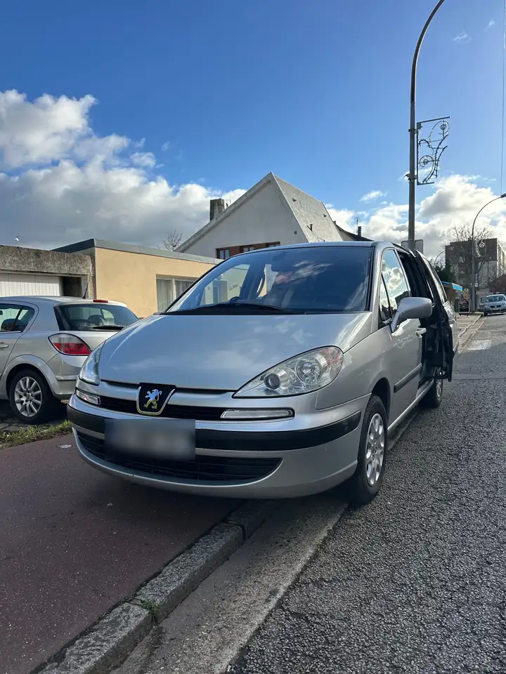 Peugeot 807 HDi 130 Platinum