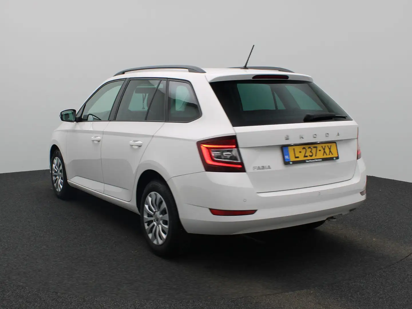 Skoda Fabia Combi 1.0 TSI Ambition | Navigatie | Airco | Cruis Wit - 2