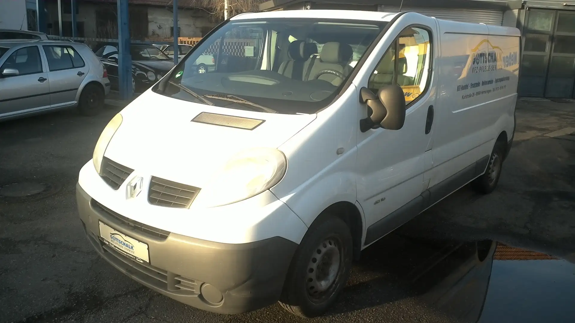 Renault Trafic 2.0 dCi 115 FAP L2H1 Weiß - 2