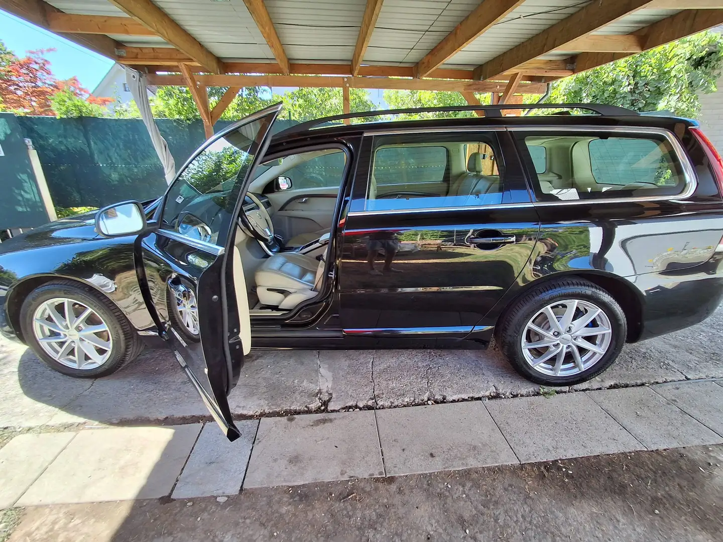 Volvo V70 V70 D4 Momentum Geartronic Momentum Schwarz - 2