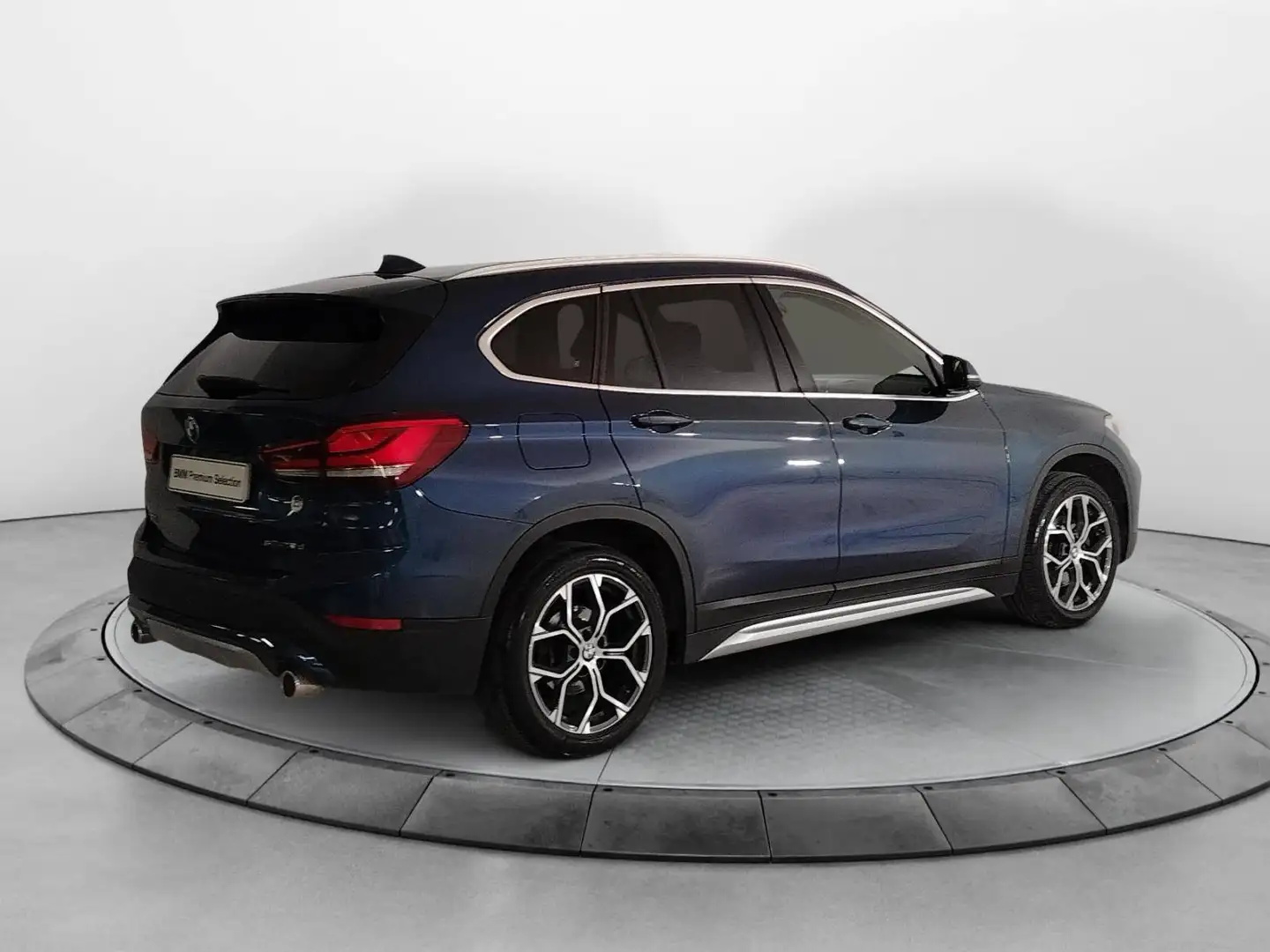 BMW X1 sDrive18d xLine Bleu - 2