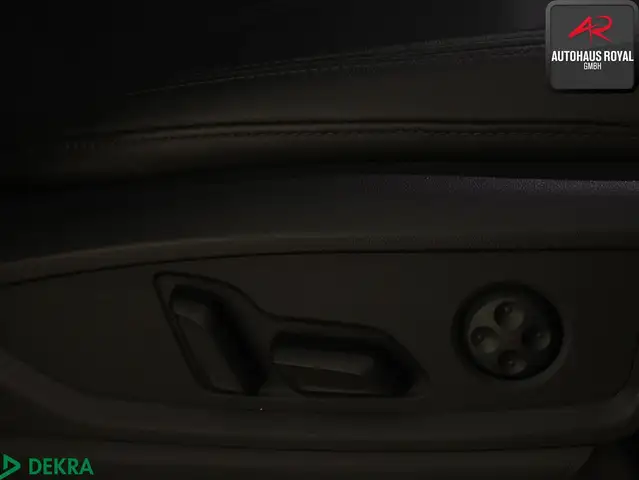 Audi Q5 view 11