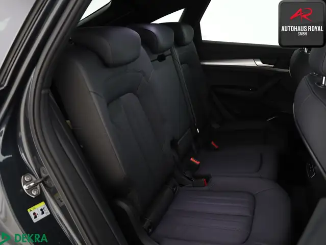 Audi Q5 view 12