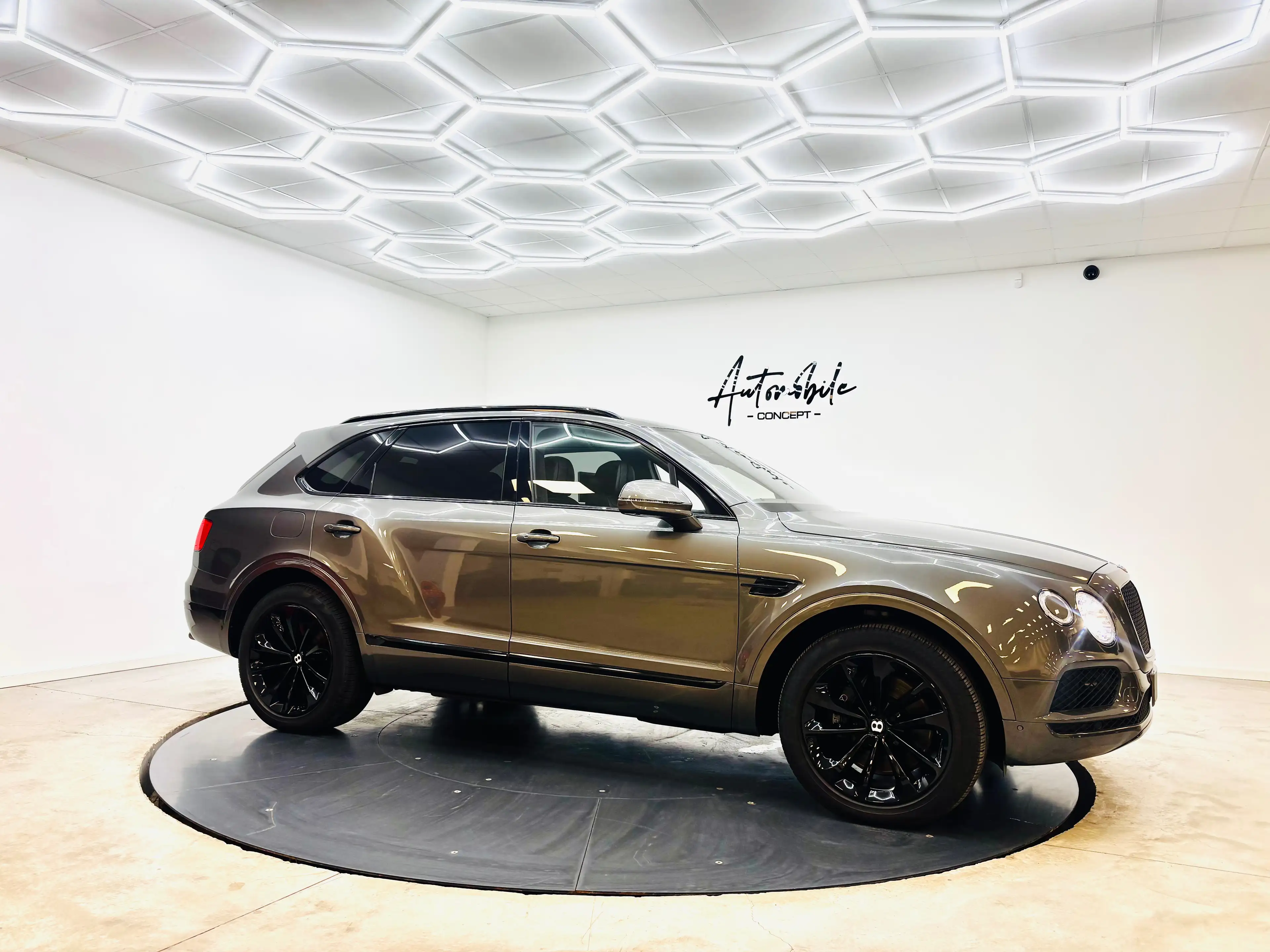 Bentley Bentayga ⚫️W12 TWIN TURBO⚫️AKRAPOVIC EXHAUST⚫️PANO — photo 3