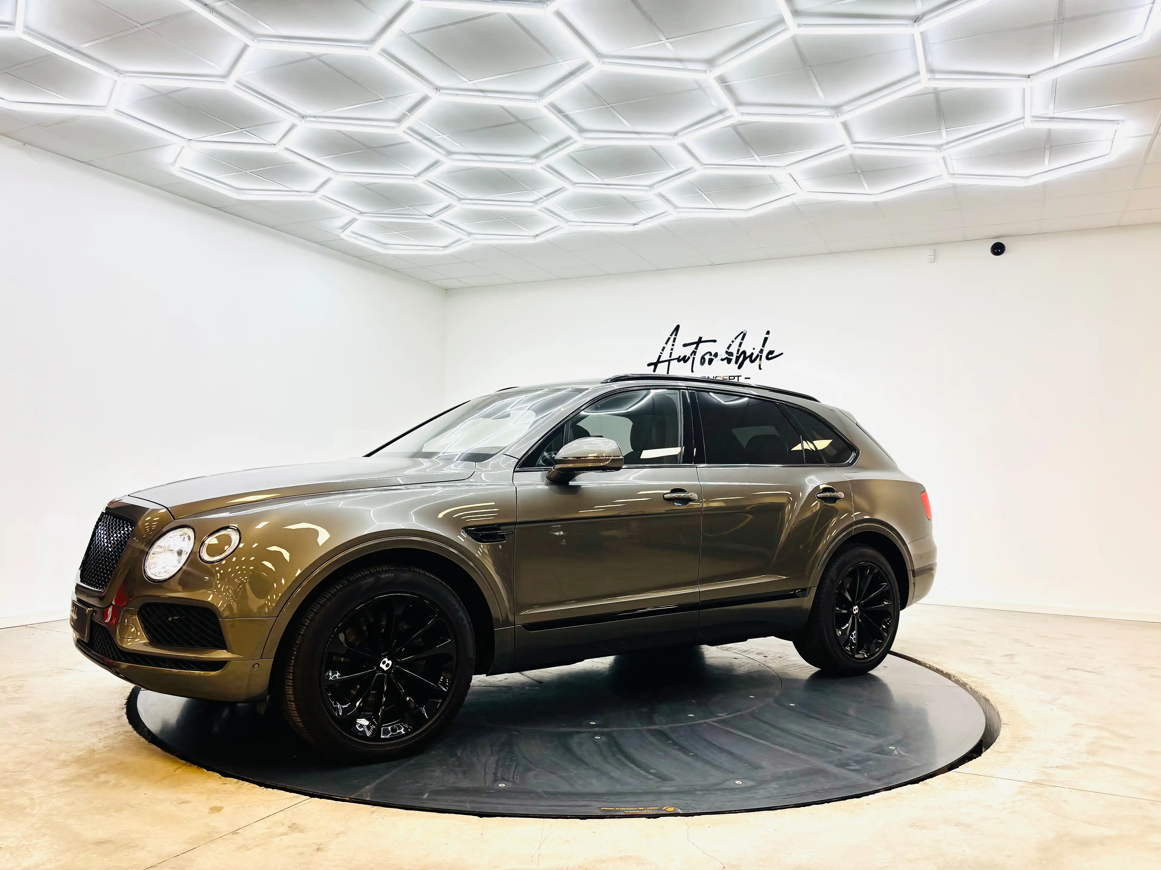Bentley Bentayga ⚫️W12 TWIN TURBO⚫️AKRAPOVIC EXHAUST⚫️PANO — photo 8