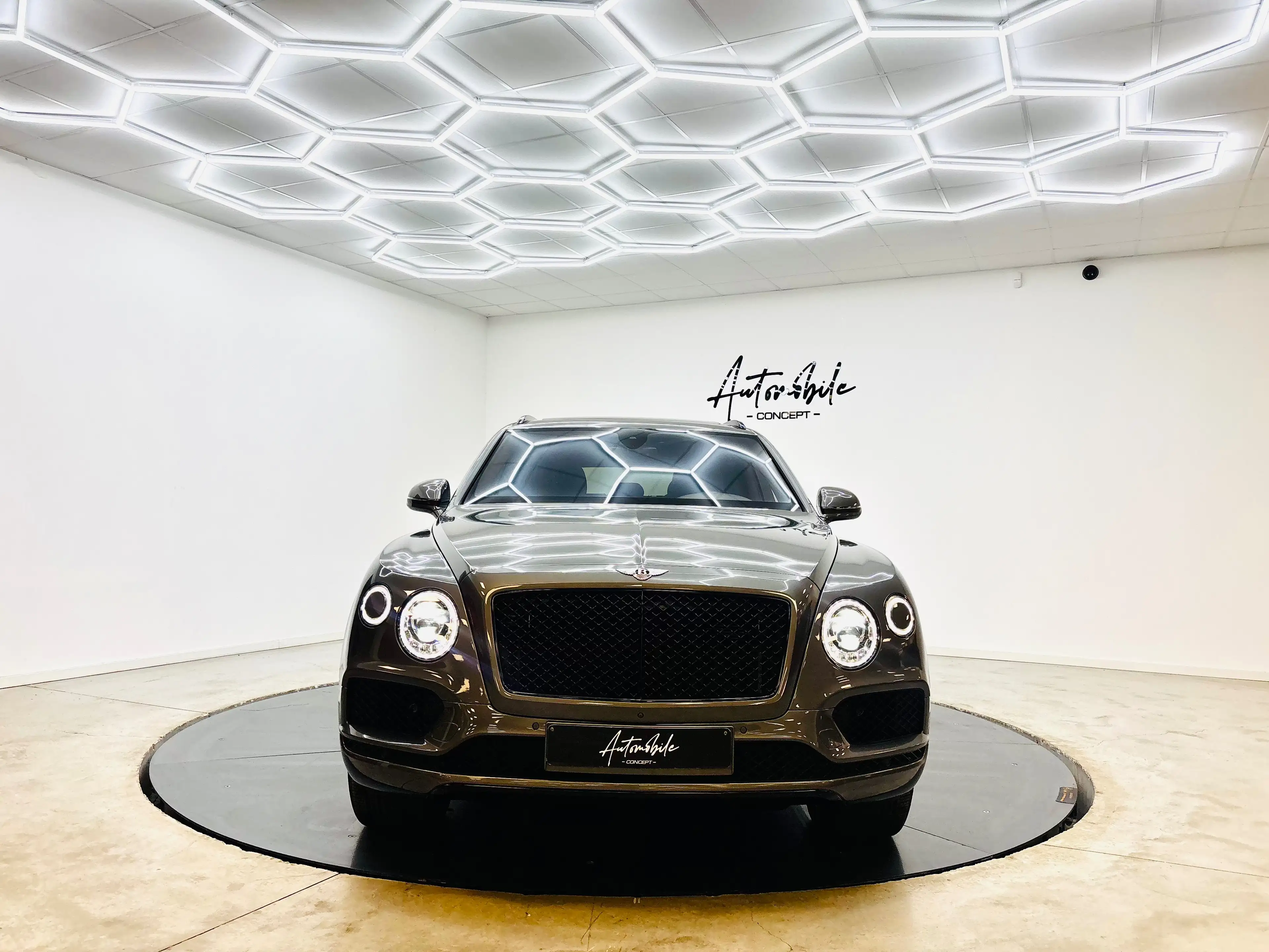 Bentley Bentayga ⚫️W12 TWIN TURBO⚫️AKRAPOVIC EXHAUST⚫️PANO — photo 2