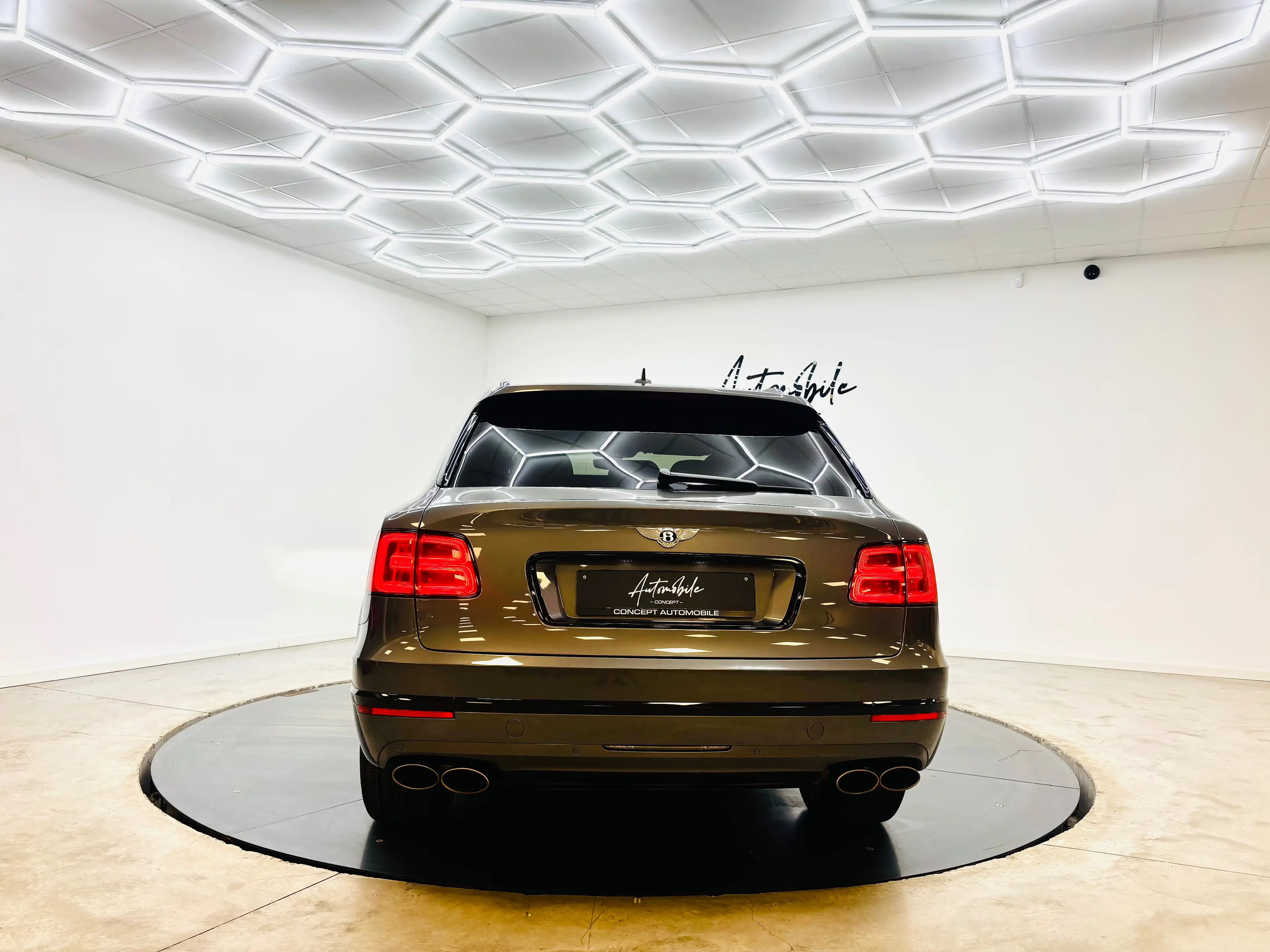 Bentley Bentayga ⚫️W12 TWIN TURBO⚫️AKRAPOVIC EXHAUST⚫️PANO — photo 6