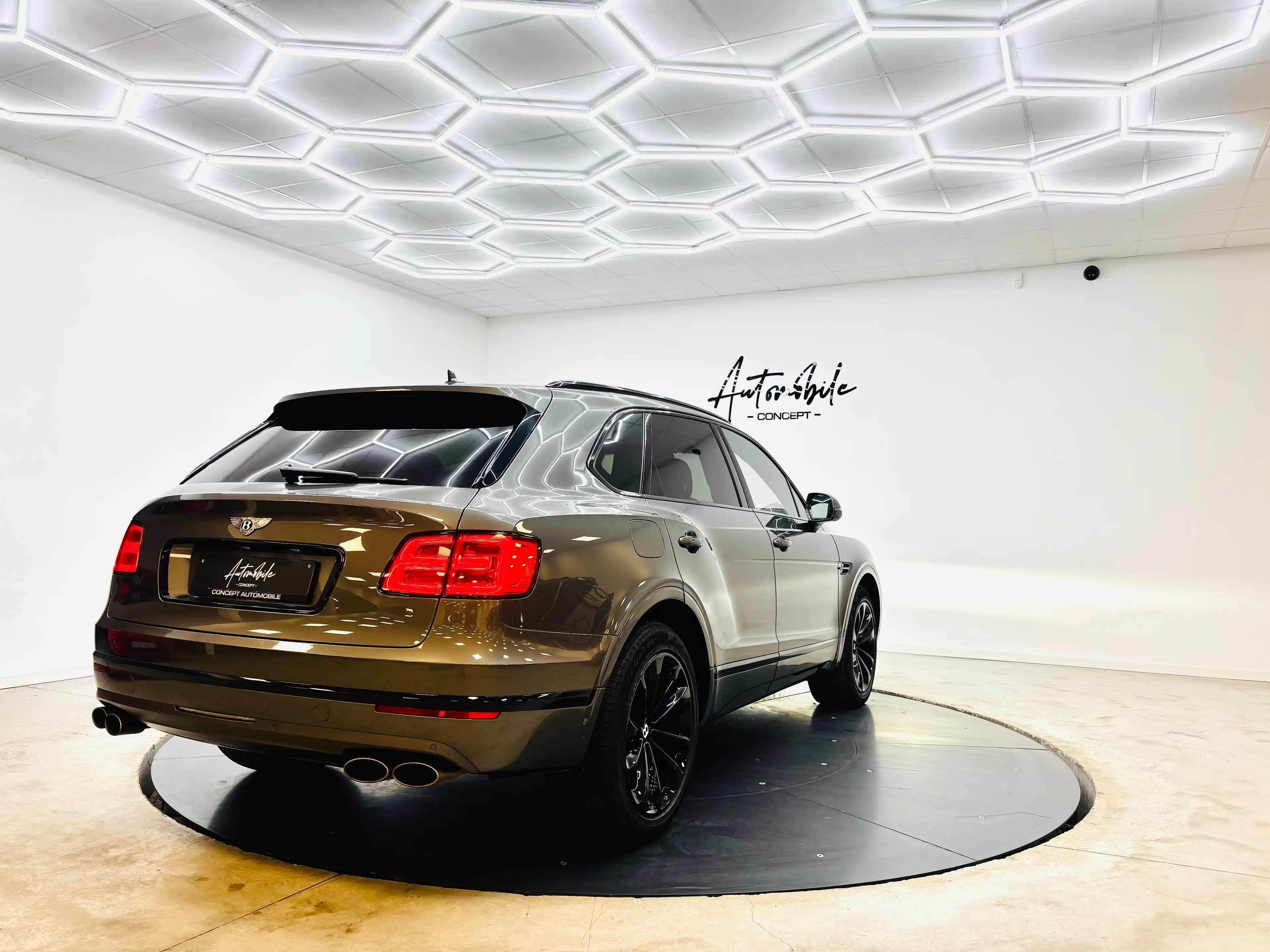 Bentley Bentayga ⚫️W12 TWIN TURBO⚫️AKRAPOVIC EXHAUST⚫️PANO — photo 5