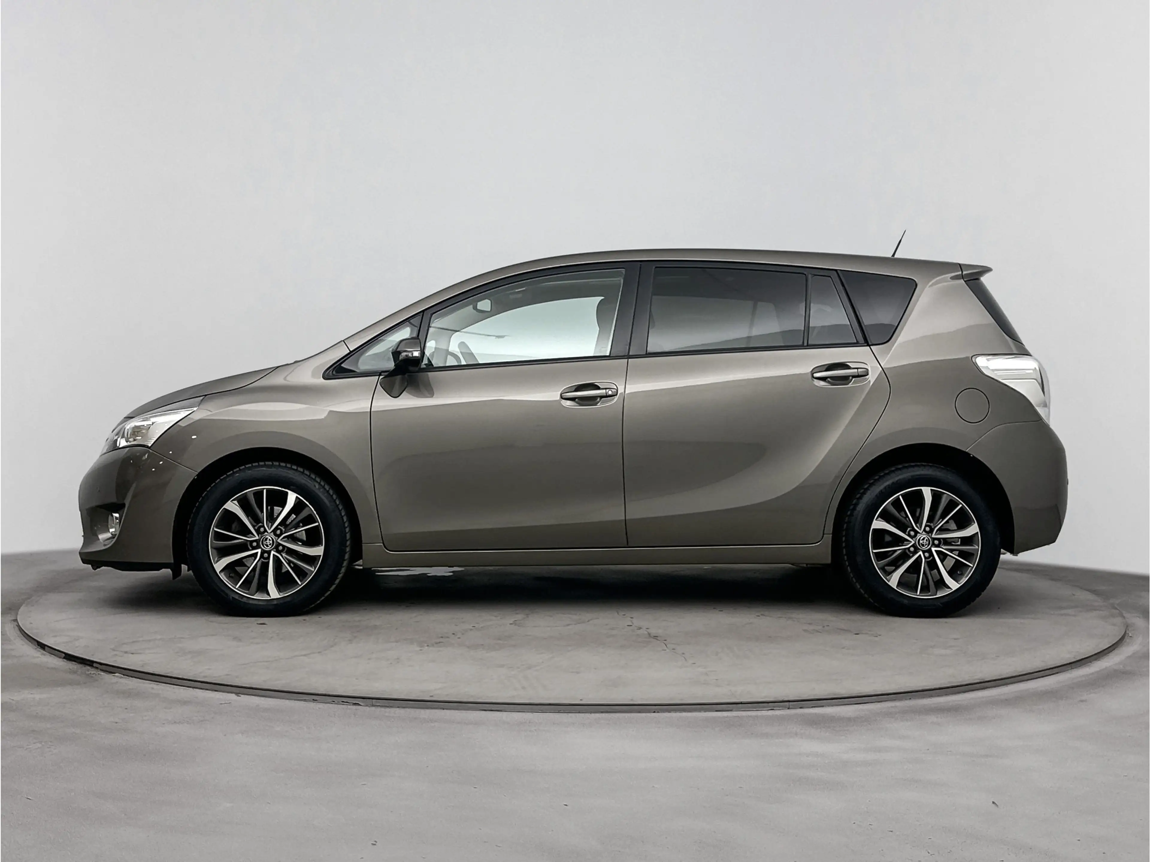 Toyota Verso 1.6 VVT-i Dynamic | Parkeersensoren V+A | Pano Dak — photo 3