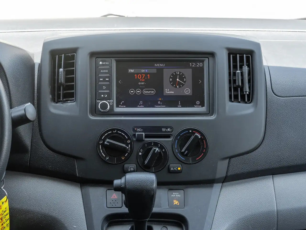 Nissan NV200 снимка Nissan NV200