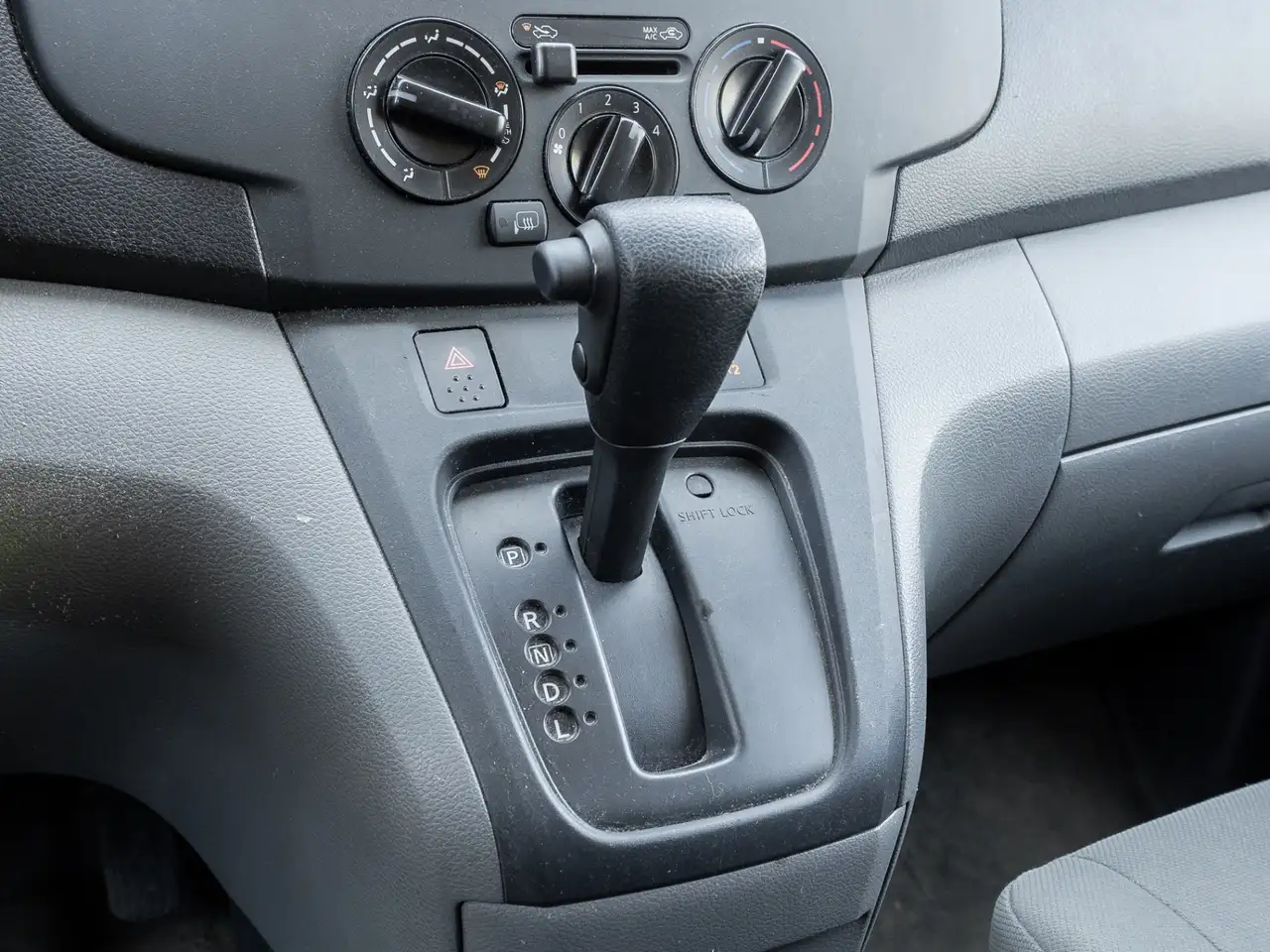 Nissan NV200 снимка Nissan NV200