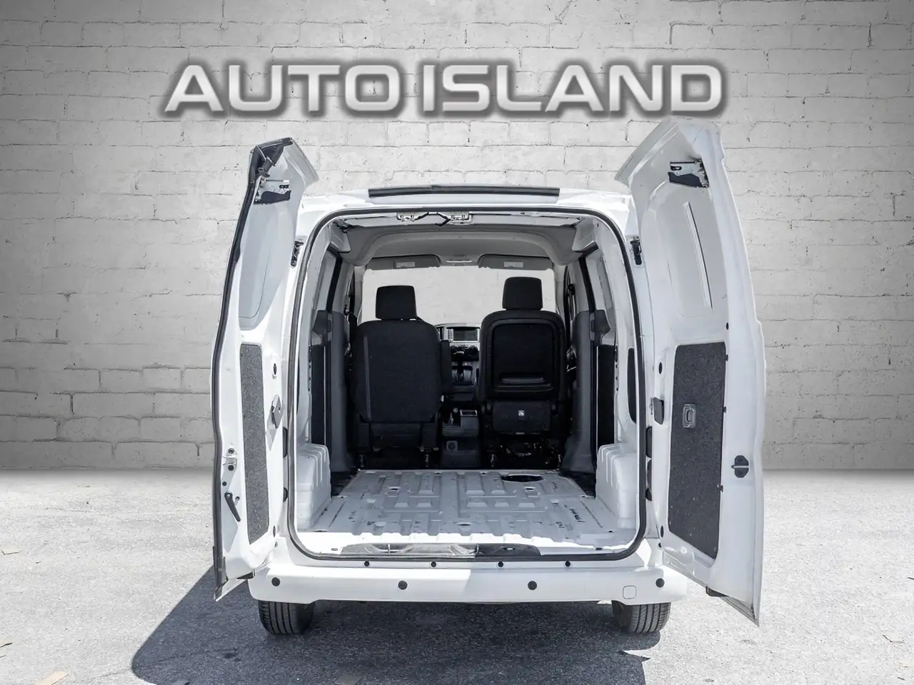 Nissan NV200 снимка Nissan NV200