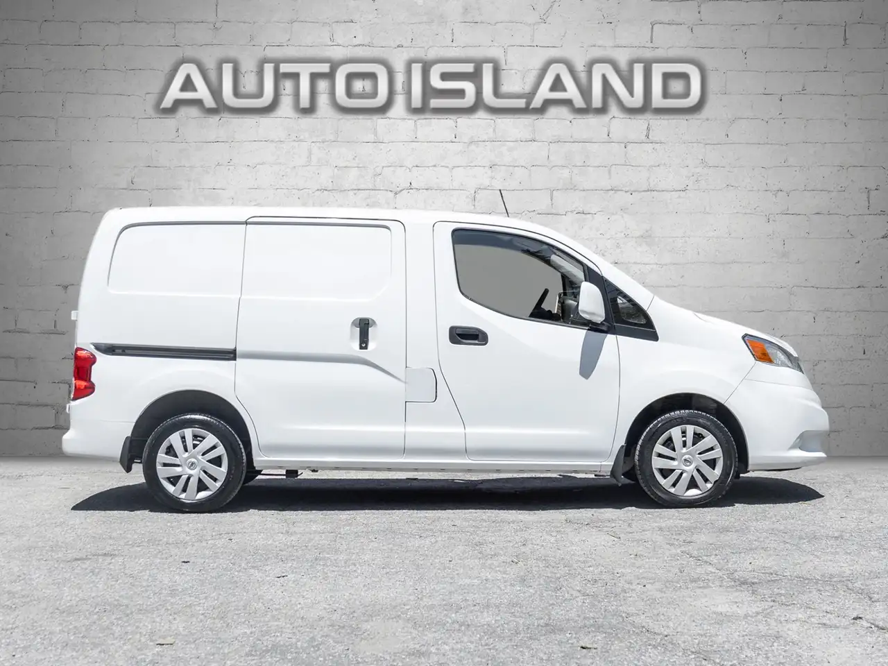 Nissan NV200 снимка Nissan NV200