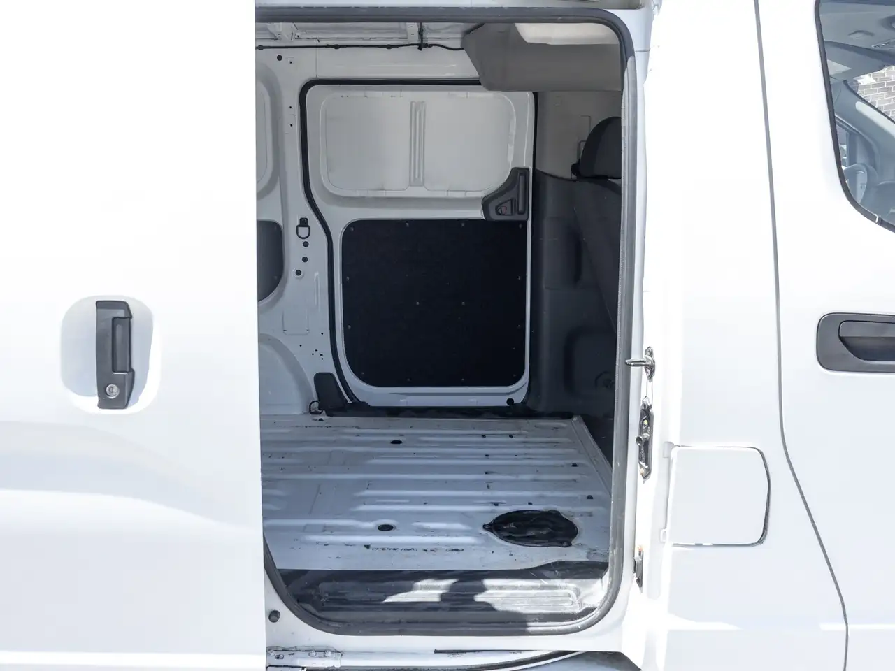 Nissan NV200 снимка Nissan NV200