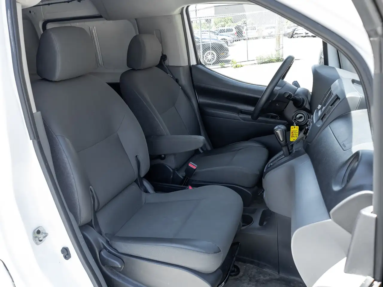 Nissan NV200 снимка Nissan NV200