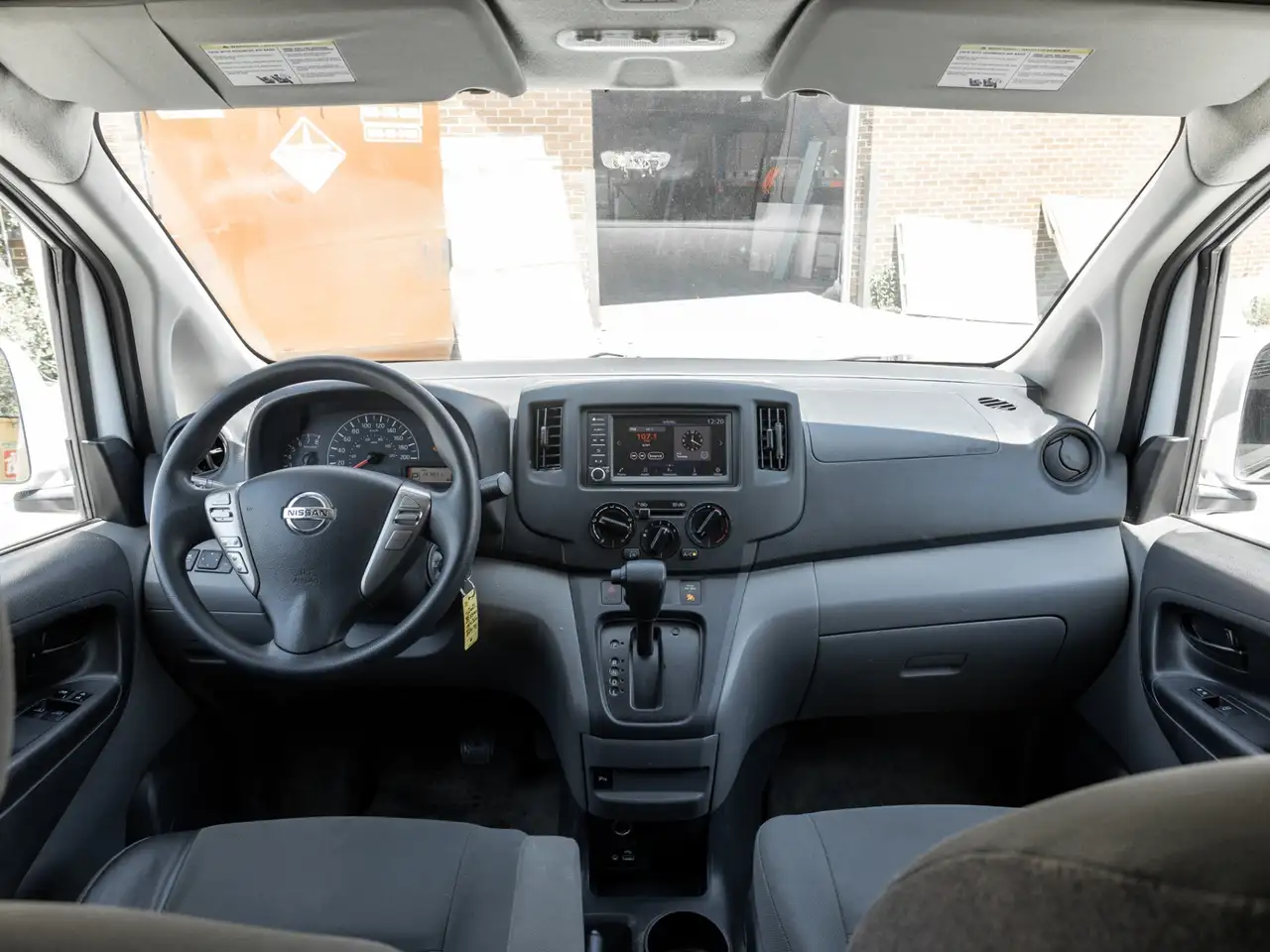 Nissan NV200 снимка Nissan NV200