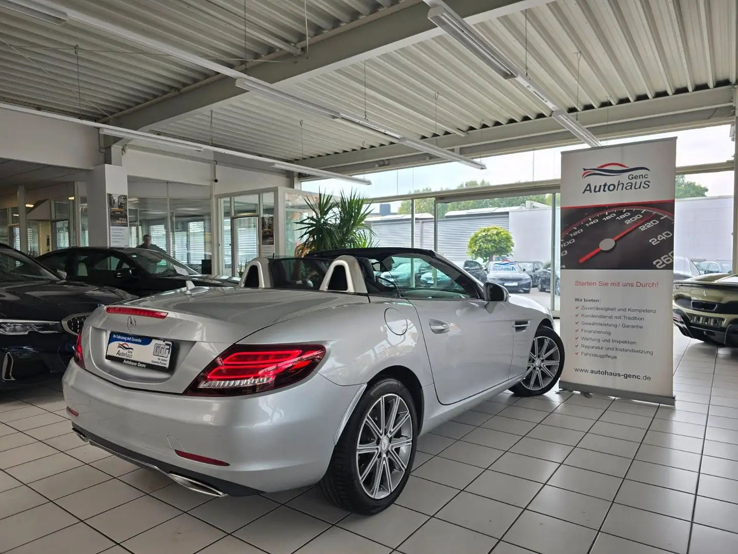 Mercedes-Benz SLC 300 Roadster Panorama Navigation LED Silber - 2