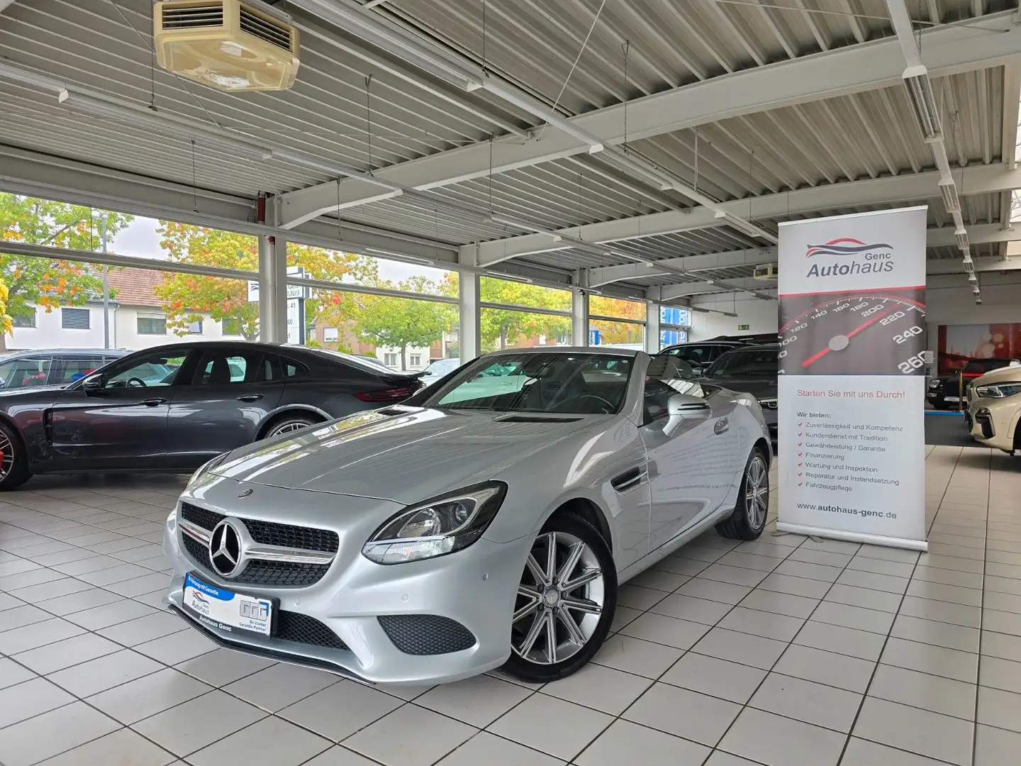 Mercedes-Benz SLC 300 Roadster Panorama Navigation LED Silber - 1