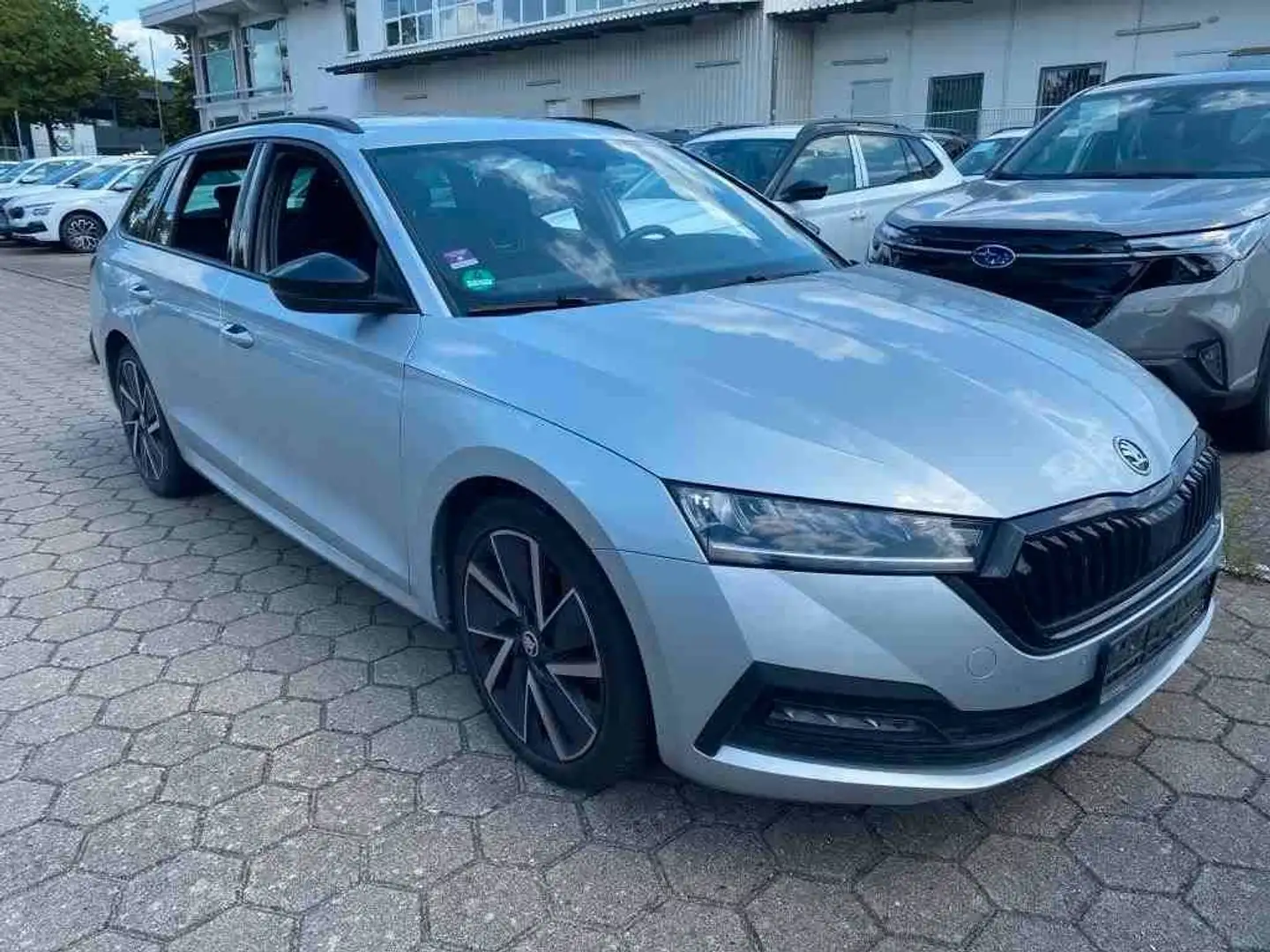 Skoda Octavia 2.0 TDI DSG Combi Style*VIRTUAL*NAVI*AHK Zilver - 2