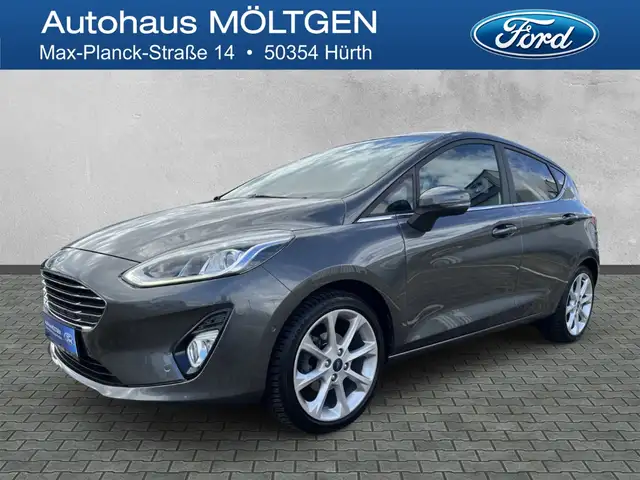 Ford Fiesta Titanium, AHK, Winter-Paket, getönte Seitenscheibe