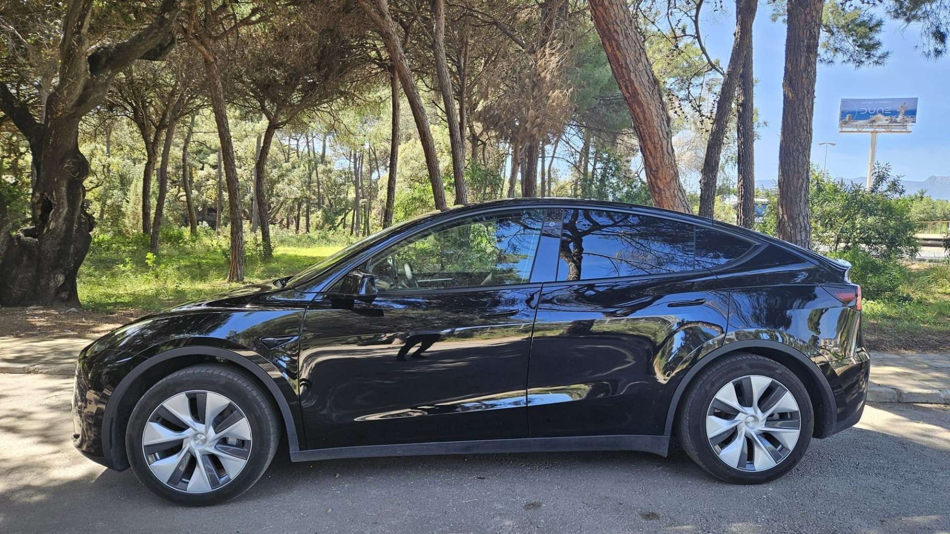Tesla Model Y RWD - foto 1