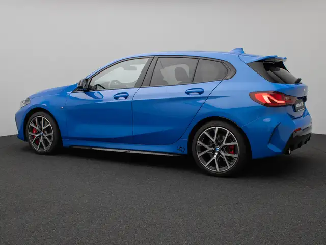 BMW 1 Series view 10